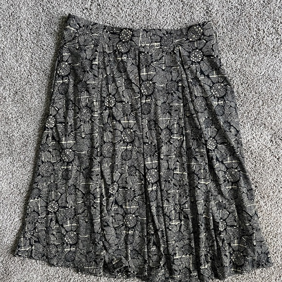 LuLaRoe Black and White Sunflower Madison Skirt - Picture 1 of 3